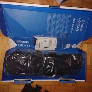 Formfit Knee Wrap - Black